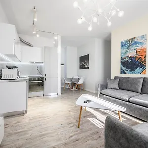 https://luxury-apartment-skanderbag-square.hotels-in-tirana.com